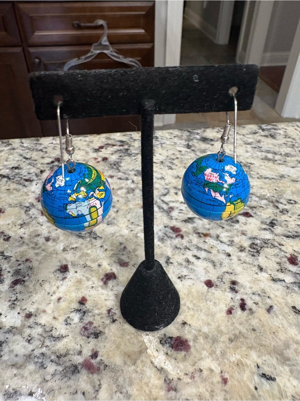 Small globe dangle earrings with silver tone hooks GUC